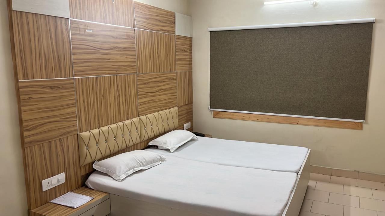 Pops Resort Pālampur Extérieur photo