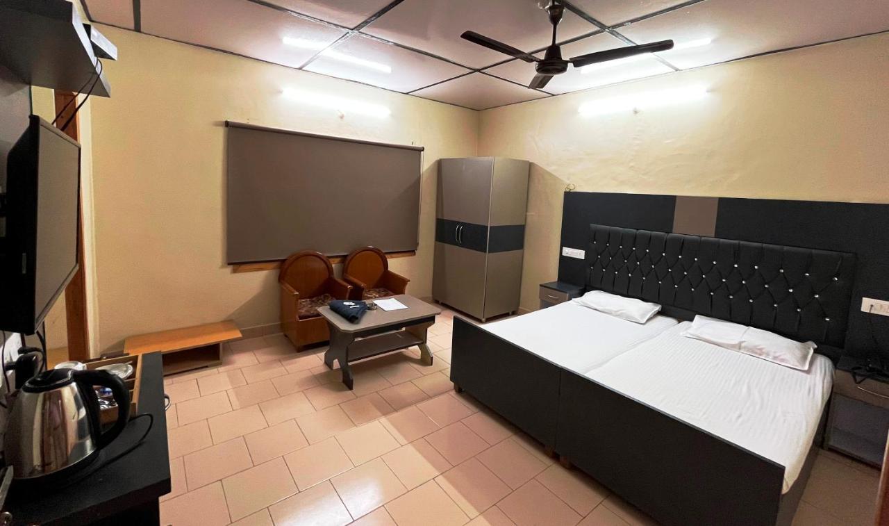 Pops Resort Pālampur Extérieur photo