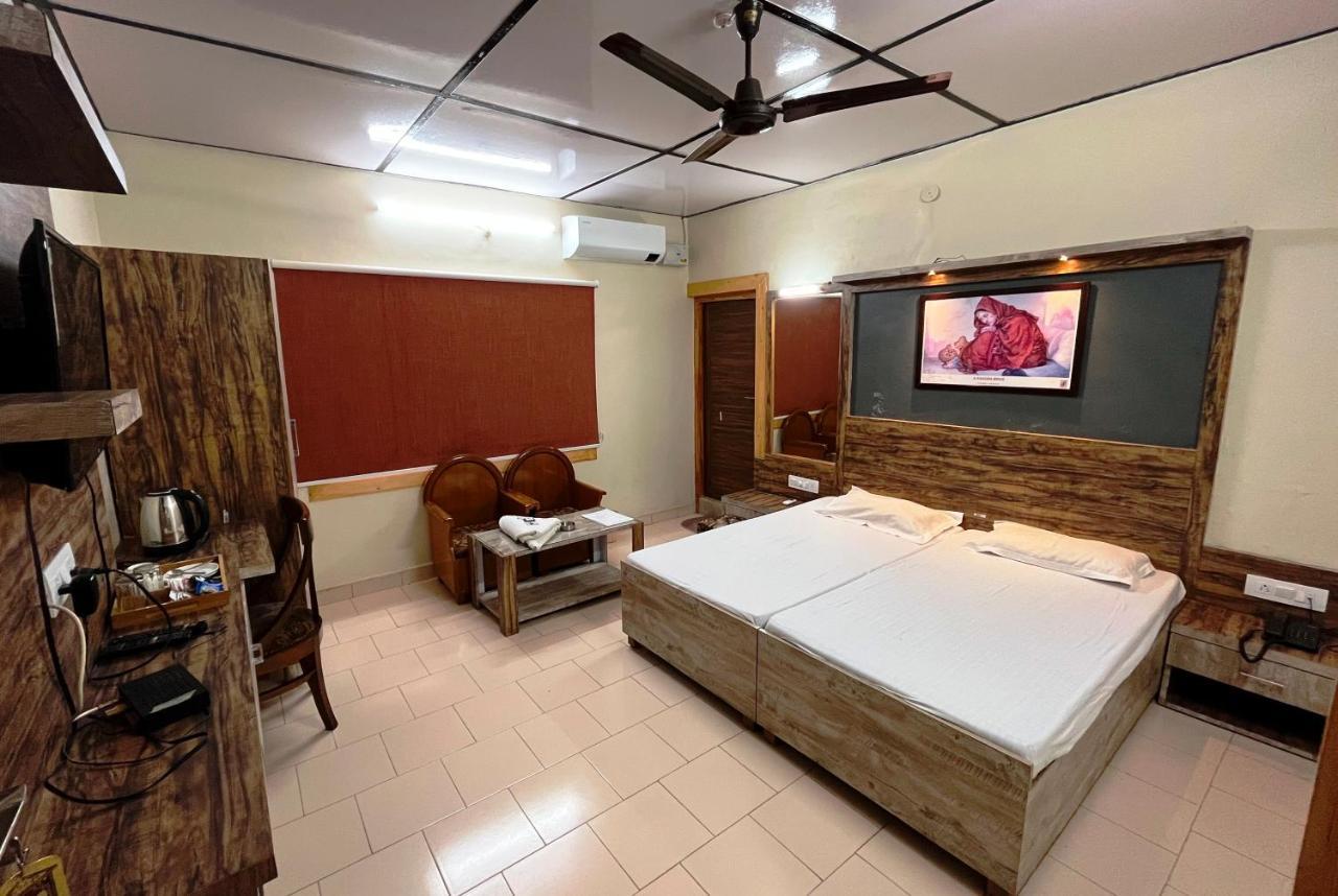Pops Resort Pālampur Extérieur photo