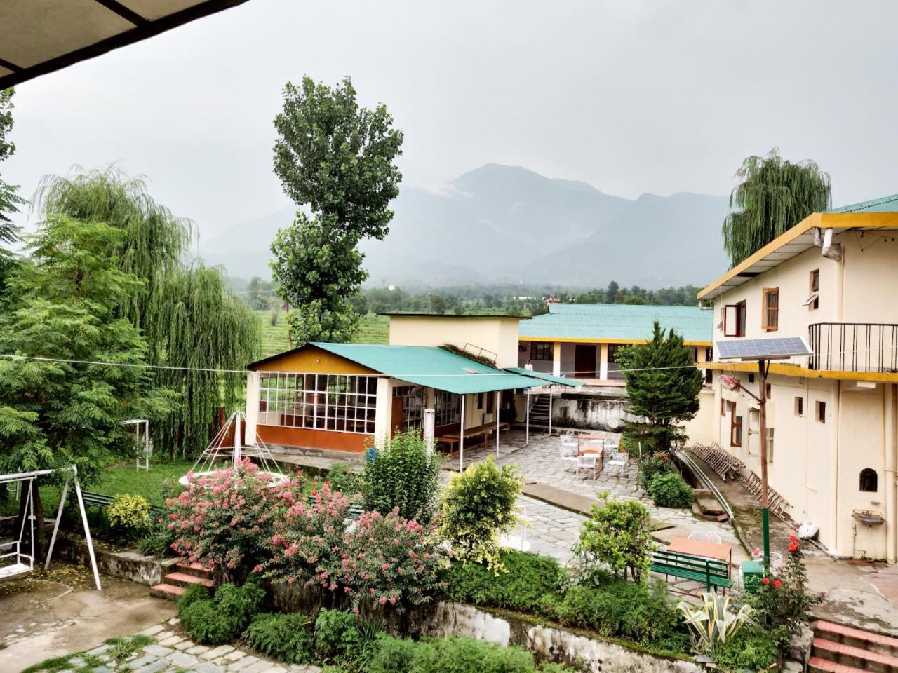 Pops Resort Pālampur Extérieur photo